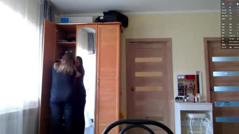isingle_mom online show from April 22, 2026, 5:54 am