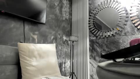 Isis online show from September 20, 2025, 5:58 pm