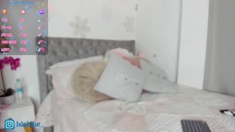 Snapshot of islaa_bluee chatting on May 12, 2026, 2:19 am Isla Blue online show from May 12, 2026, 2:19 am