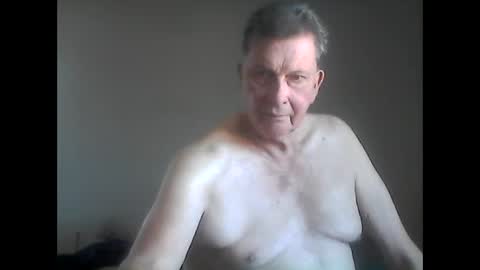 island625103 online show from February 4, 2025, 9:10 pm