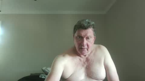 island625103 online show from September 11, 2025, 4:51 pm