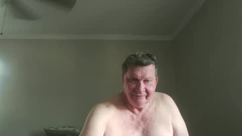 island625103 online show from September 14, 2025, 4:17 pm