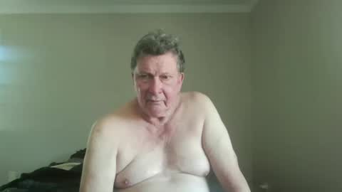 island625103 online show from September 18, 2025, 6:32 pm