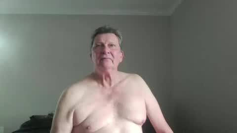 island625103 online show from September 24, 2025, 6:55 pm