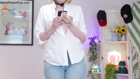 Lou  Peaches online show from April 26, 2026, 12:58 pm