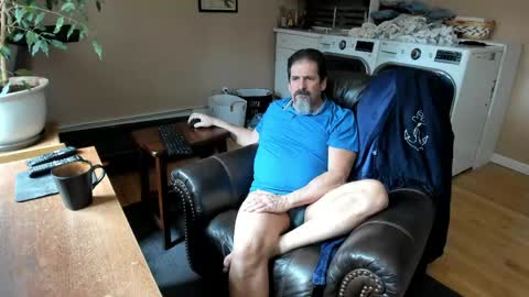 Snapshot of islandguy70 chatting on April 21, 2026, 9:28 pm Jim online show from April 21, 2026, 9:28 pm