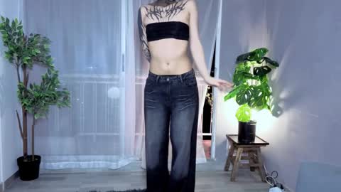 Snapshot of isnotforeveryone chatting on September 16, 2025, 3:18 am Julyane online show from September 16, 2025, 3:18 am