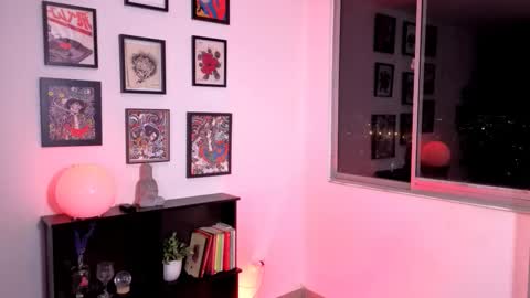 Snapshot of isnotforeveryone chatting on November 11, 2025, 12:32 am Julyane online show from November 11, 2025, 12:32 am