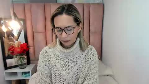 ISSA MILF online show from July 23, 2026, 2:37 pm