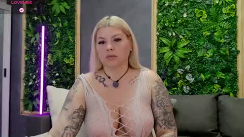 Snapshot of issaa20 chatting on June 15, 2026, 3:53 am Alisa online show from June 15, 2026, 3:53 am