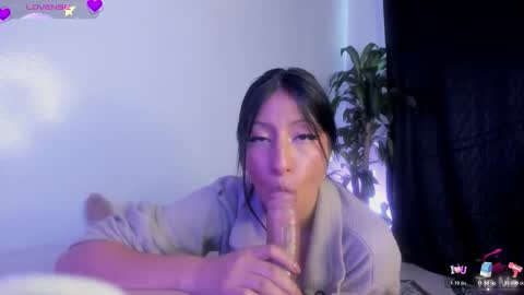 Snapshot of issaandneron_ chatting on November 21, 2025, 4:05 pm Issa and Neron online show from November 21, 2025, 4:05 pm