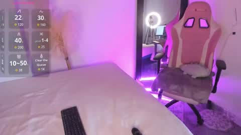 Snapshot of issabella_grey chatting on October 1, 2025, 6:47 pm Isa Goddes online show from October 1, 2025, 6:47 pm