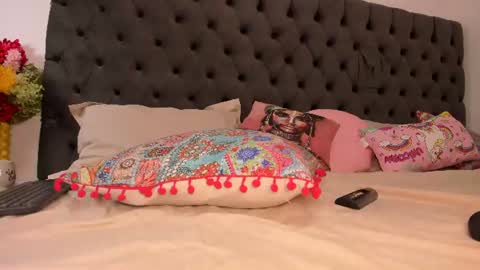 Snapshot of issabellaa chatting on July 14, 2026, 1:19 am Issy online show from July 14, 2026, 1:19 am