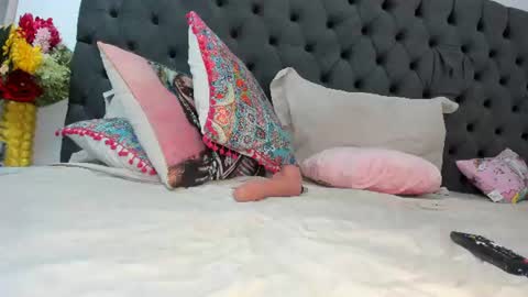 Snapshot of issabellaa chatting on July 16, 2026, 1:11 am Issy online show from July 16, 2026, 1:11 am
