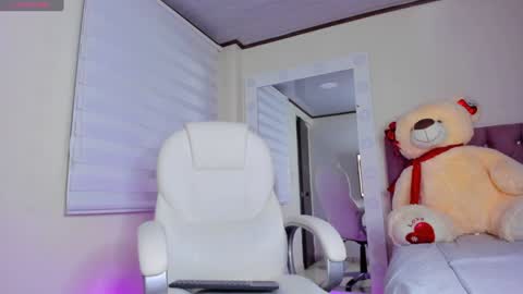 Isa  online show from January 17, 2025, 4:49 am