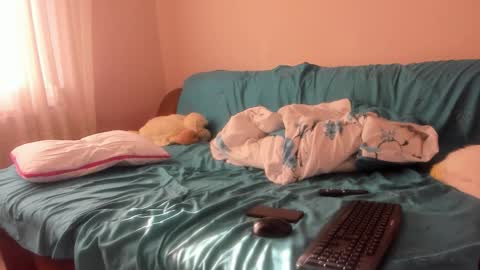 Issabelle online show from November 1, 2025, 6:37 am