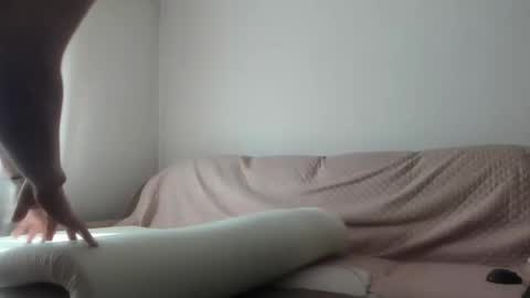 Issabelle online show from April 28, 2026, 6:07 am