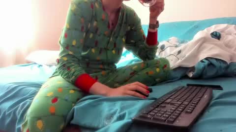 Snapshot of issabelle_69 chatting on May 20, 2026, 5:02 am Issabelle online show from May 20, 2026, 5:02 am