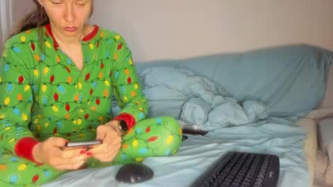 Snapshot of issabelle_69 chatting on May 23, 2026, 3:23 am Issabelle online show from May 23, 2026, 3:23 am