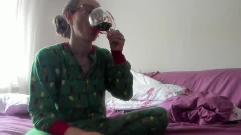 Snapshot of issabelle_69 chatting on June 3, 2026, 5:43 am Issabelle online show from June 3, 2026, 5:43 am