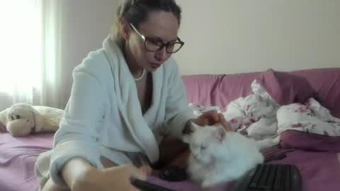 Snapshot of issabelle_69 chatting on June 7, 2026, 5:44 am Issabelle online show from June 7, 2026, 5:44 am