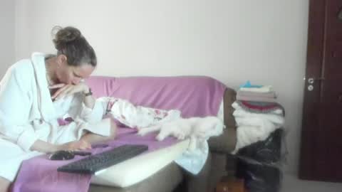 Snapshot of issabelle_69 chatting on June 12, 2026, 4:55 am Issabelle online show from June 12, 2026, 4:55 am
