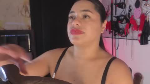 Issafoxx online show from July 28, 2026, 12:48 pm