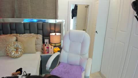 Iseey online show from February 10, 2025, 3:35 am