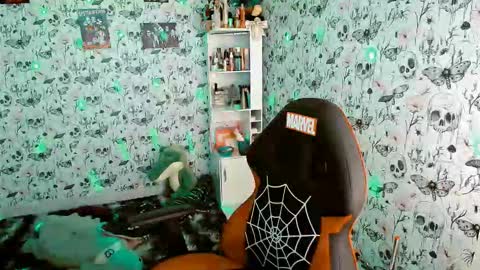 Snapshot of issis_demon chatting on March 7, 2026, 3:03 am Yiz online show from March 7, 2026, 3:03 am