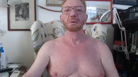 Snapshot of isubmissiveslut chatting on June 16, 2026, 6:32 pm ImYourBitch online show from June 16, 2026, 6:32 pm