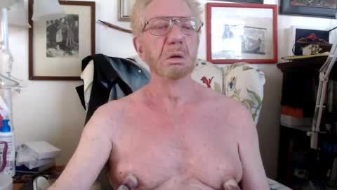 Snapshot of isubmissiveslut chatting on August 4, 2026, 10:12 pm ImYourBitch online show from August 4, 2026, 10:12 pm