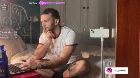 Snapshot of italian_stallion_big chatting on February 19, 2025, 10:20 pm italian_stallion_big online show from February 19, 2025, 10:20 pm