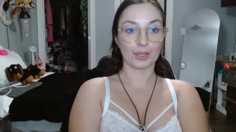 Bella Bloom online show from February 1, 2025, 5:18 am