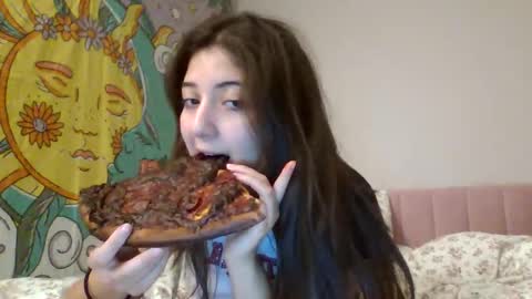 Snapshot of italiankittyx chatting on November 9, 2025, 8:51 pm ItalianKitty online show from November 9, 2025, 8:51 pm