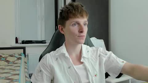 Snapshot of ithan_red chatting on November 5, 2025, 6:30 pm Ethan online show from November 5, 2025, 6:30 pm