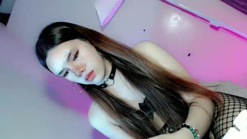 Snapshot of its_me_ezzie chatting on October 3, 2025, 12:29 am EZZIE online show from October 3, 2025, 12:29 am