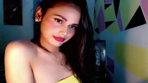 Snapshot of its_mirabel chatting on May 27, 2026, 5:04 am MIRABEL online show from May 27, 2026, 5:04 am
