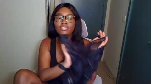 Snapshot of itsanna_b chatting on July 2, 2026, 3:23 am itsanna_b online show from July 2, 2026, 3:23 am