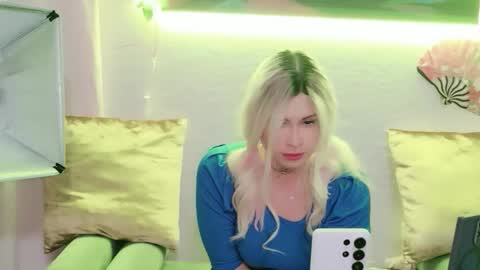 itsauroraborealis online show from May 21, 2026, 12:28 am