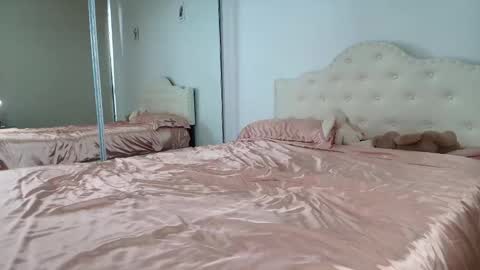 Snapshot of itschanelxx chatting on December 17, 2024, 10:43 pm itschanelxx online show from December 17, 2024, 10:43 pm