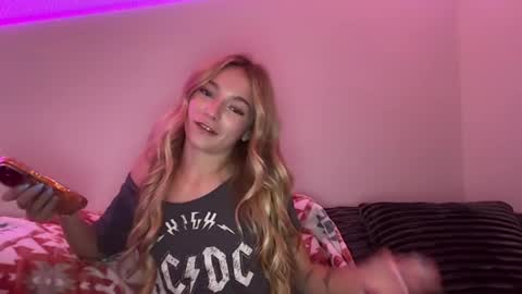 Snapshot of itsdanirose chatting on July 22, 2026, 2:03 am Danielle Rose online show from July 22, 2026, 2:03 am