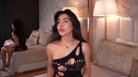 Snapshot of itsdarly chatting on May 29, 2026, 5:22 pm online show from May 29, 2026, 5:22 pm