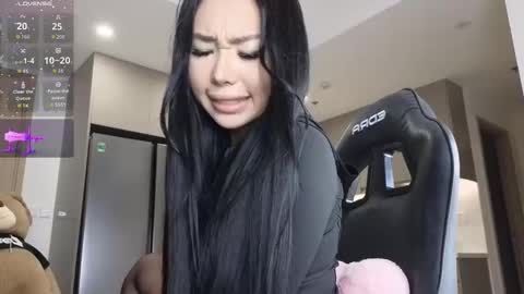 Queen Liya online show from November 25, 2025, 2:50 pm