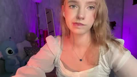 Snapshot of itsevedarkside_ chatting on June 17, 2026, 5:54 am Eva online show from June 17, 2026, 5:54 am
