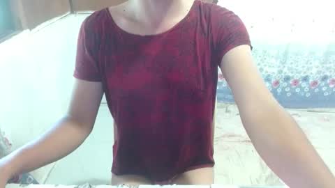 Snapshot of itsmelily05 chatting on March 19, 2026, 5:33 am itsmelily05 online show from March 19, 2026, 5:33 am