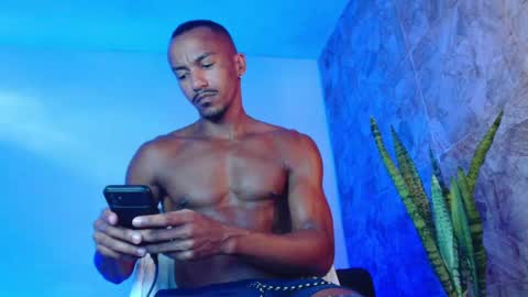 Snapshot of itsmikenoir chatting on October 29, 2025, 10:28 am Limited offer 50 online show from October 29, 2025, 10:28 am