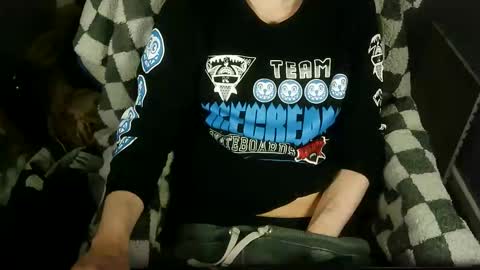 Snapshot of itsnotliam834 chatting on November 19, 2025, 1:27 am itsnotliam834 online show from November 19, 2025, 1:27 am