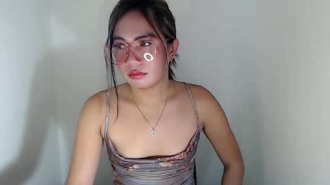 itsurgil_kloeh online show from November 25, 2025, 4:51 pm