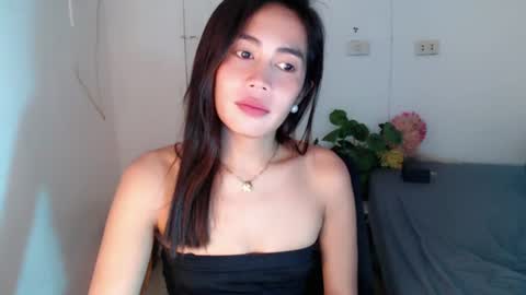 itsurgil_kloeh online show from June 28, 2026, 6:47 pm