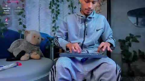 itszairen online show from July 17, 2026, 4:08 am